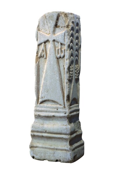 Altarstein mit den christlichen Symbolen Chrismon, Alpha und Omega, 7. Jahrhundert (Stein) von Visigothic