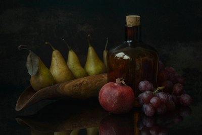 Dunkles Stillleben mit Früchten von Vladimir Pavlovskyy