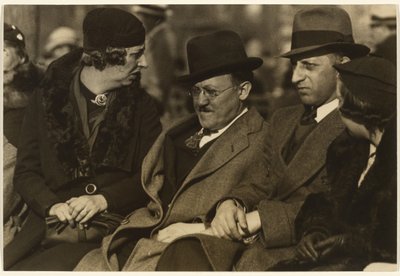 Eine Bank in der Bronx an einem Sonntag von Walker Evans