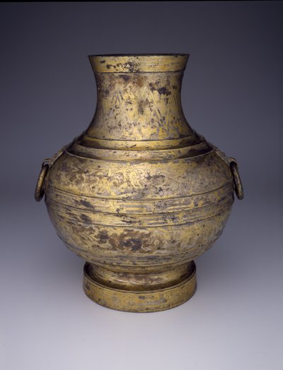 Lagergefäß (Hu oder Zhong) mit verschlungenen Drachen und stilisierten Wolken von Western Han Dynasty Chinese School