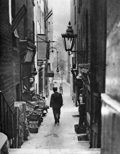 George Court, ein Durchgang zum Adelphi Theatre vom Strand, London, 1926-1927 von Whiffin