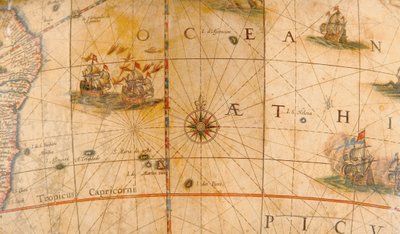 Detail von Kampfschiffen im Atlantischen Ozean von einem terrestrischen Globus 1645/48 von Willem Blaeu