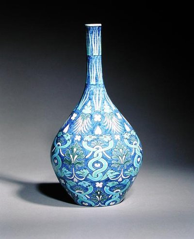 Große flaschenförmige Vase im persischen Stil mit ineinander verschlungenen Schlangen und Blattmotiven, bemalt von James oder John Hersey von William de Morgan