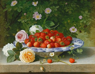 Erdbeeren in einem blau-weißen Buckelteller mit Rosen und Hagebutten auf einem Sims von William Hammer
