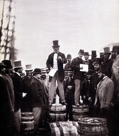 Szene einer politischen Rede auf der Straße: Der Mann steht auf einem Fass und spricht zu einer ausschließlich männlichen Menge. Fotografie von William Notman (1826-1891), Musee McCord Museum, Montreal. Ende des 19. Jahrhunderts von William Notman