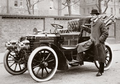 C S Rolls neben einem 20 PS Panhard-Motorwagen stehend von Ferdinand Georg Waldmuller