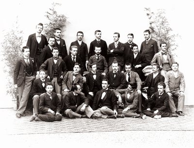 Gruppenporträt von Schülern im dritten Jahr der Oberschule von Henry Charles Fehr