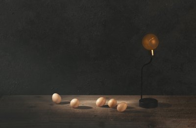 Goldene Lampe und Eier von chenyi wang