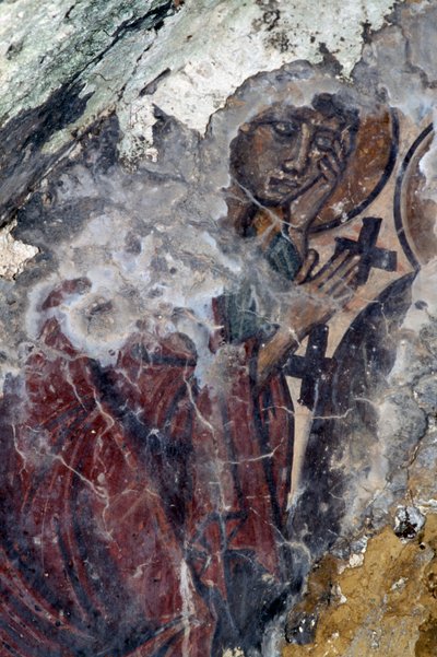 Figur eines Heiligen mit Kreuzen, Fresko in der byzantinischen Kirche in Prodromi, Kreta, Griechenland (Foto) von Theodore Charles Ange Coquelin