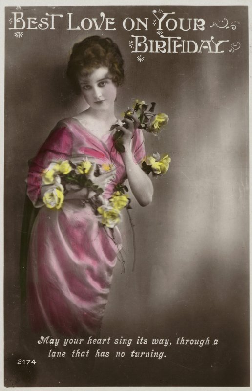 Mädchen in kimonoartigem Kleid mit Blumen von (after) English photographer