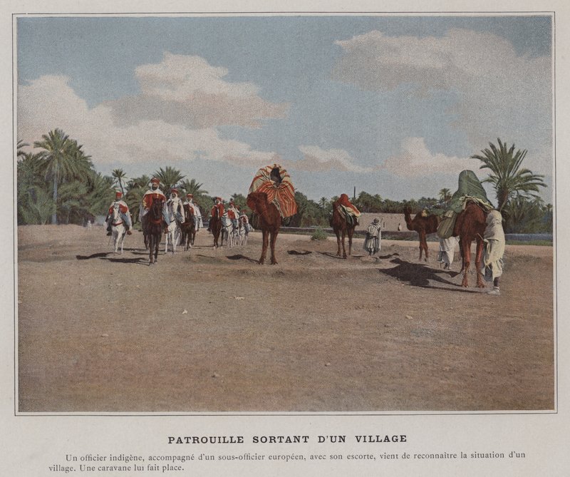 Patrouille verlässt ein Dorf von (after) French Photographer