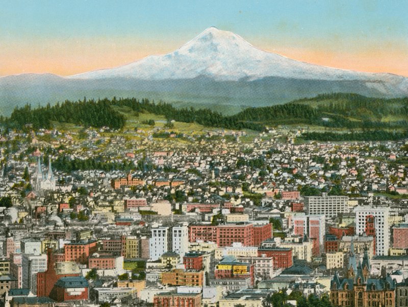 Portland, Oregon, Mount Hood in der Ferne von American Photographer (after)