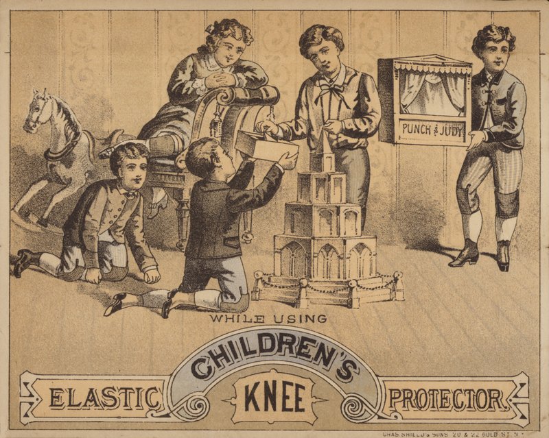 Kinder knien auf dem Boden und spielen mit Spielzeug von American School