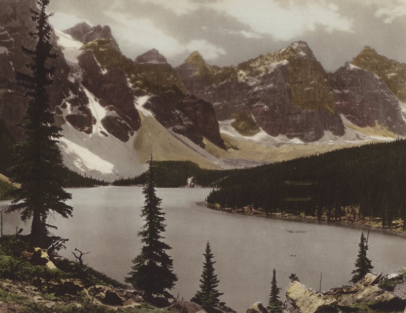 Moraine Lake und Valley of Ten Peaks von Byron Hill Harmon