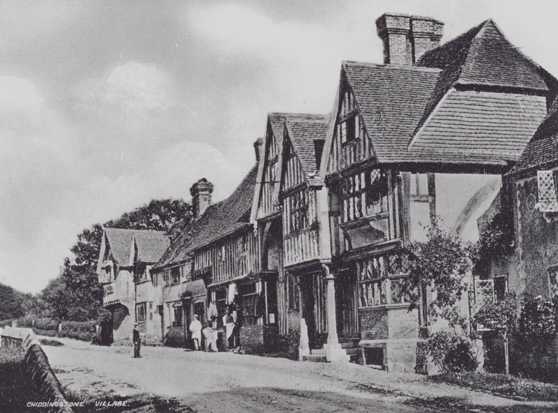 Chiddingstone Village (s/w Foto) von Charles Essenhigh Corke