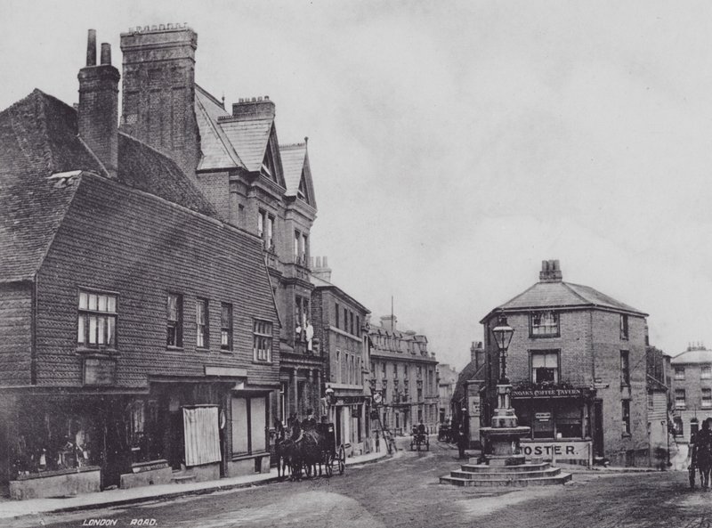 Sevenoaks: London Road (s/w Foto) von Charles Essenhigh Corke