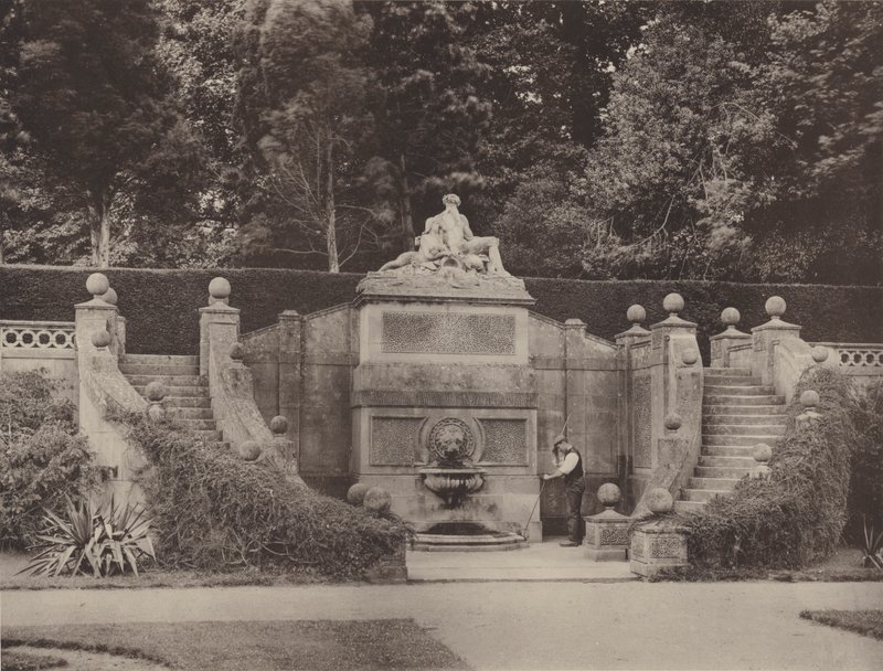 Wandbrunnen im Garten in Bowood, Wilts von Charles Latham