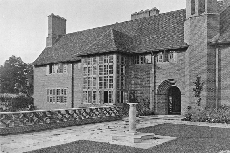 Die Terrasse, die die Gärten dominiert von Charles Latham