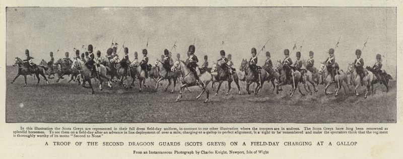 Eine Truppe der Second Dragoon Guards (Scots Greys) bei einem Feldtag im Galopp von English Photographer
