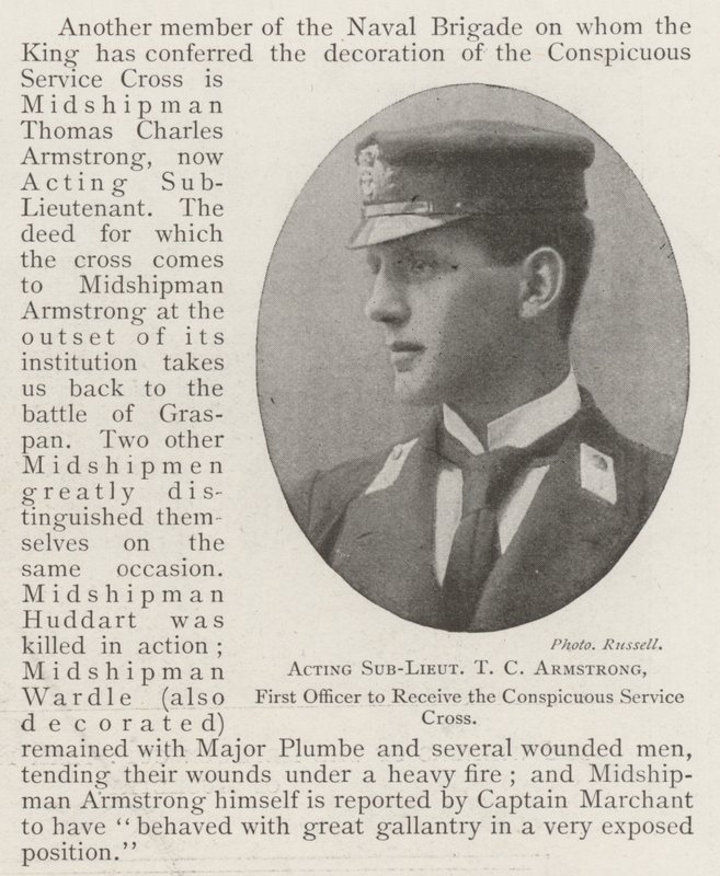 Handelsleutnant T. C. Armstrong, erster Offizier, der das Conspicuous Service Cross erhält von English Photographer