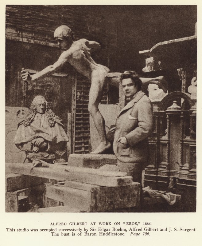 Alfred Gilbert, englischer Bildhauer, bei der Arbeit an Eros von English Photographer