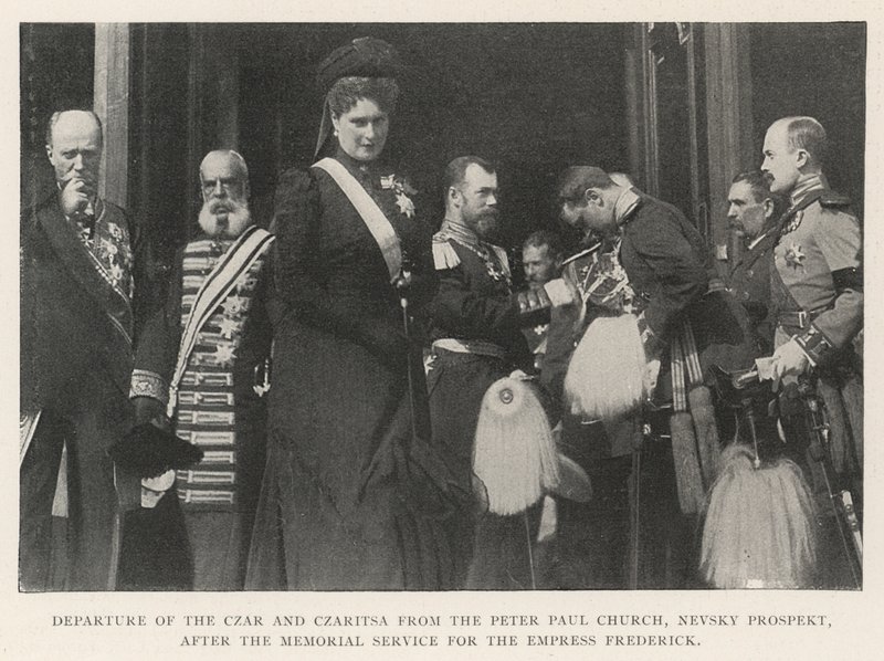 Abreise des Zaren und der Zarin von der Peter-Paul-Kirche, Newski-Prospekt, nach dem Gedenkgottesdienst für die Kaiserin Friedrich von English Photographer