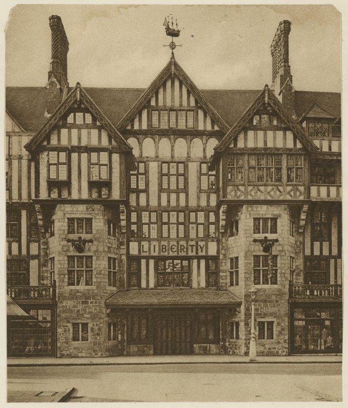 Fassade des Liberty Kaufhauses von English Photographer