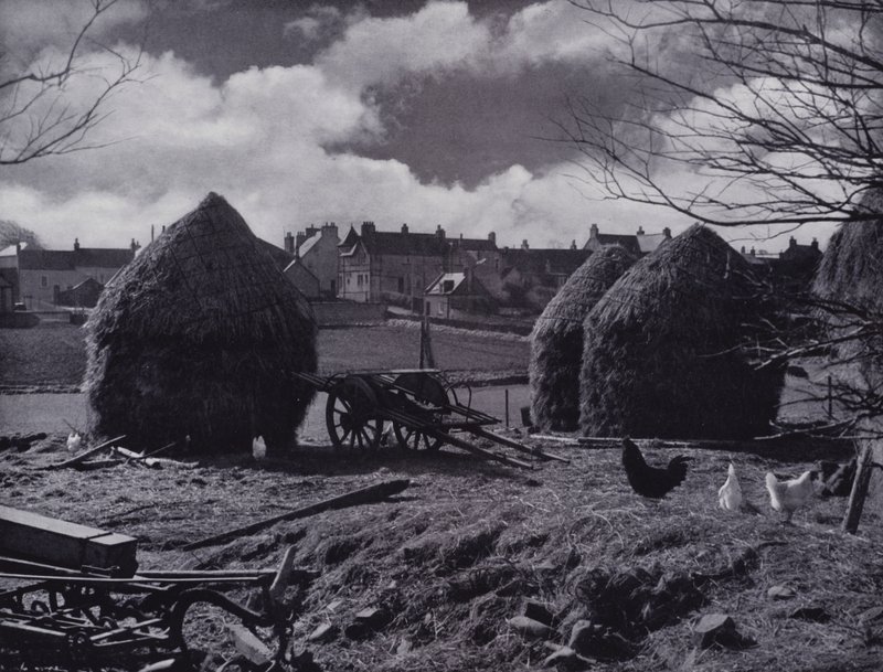 Bauernstapel und Dorfdächer in Oxton, Lauderdale von English Photographer