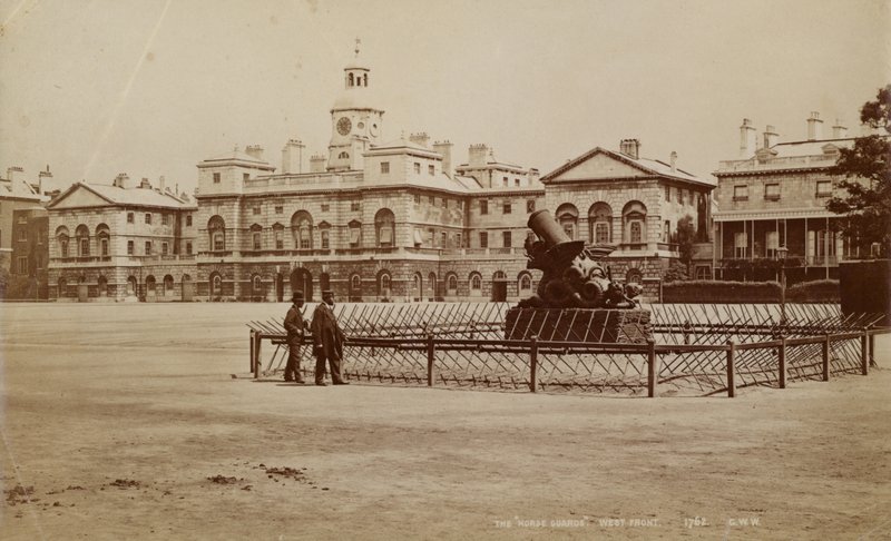 Gesamtansicht der Horse Guards Parade von English Photographer