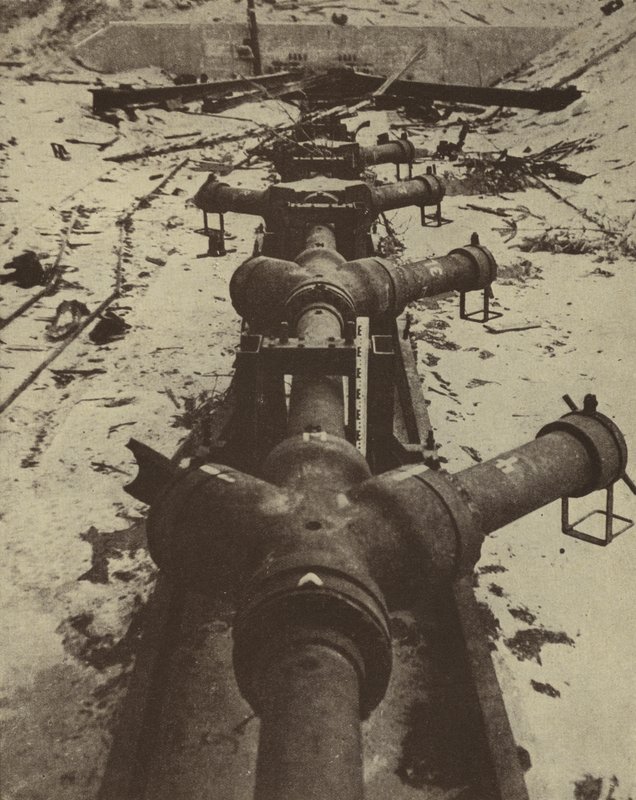 Deutsche Geheimwaffe, die dazu bestimmt ist, Projektile von in Klippen an der französischen Küste gegrabenen Rohren auf London zu feuern, entdeckt von den alliierten Streitkräften nach der Landung in der Normandie, Zweiter Weltkrieg von English Photographer
