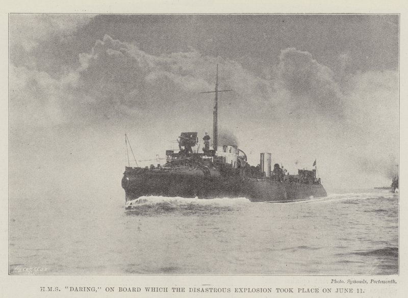 HMS Daring, an Bord derer die katastrophale Explosion am 11. Juni stattfand von English Photographer
