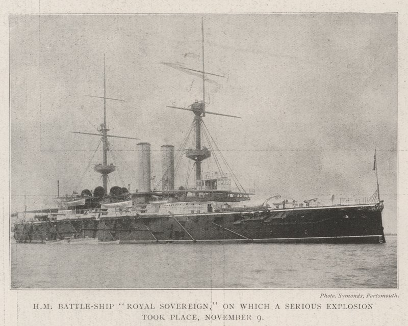 HM Schlachtschiff Royal Sovereign, auf dem am 9. November eine schwere Explosion stattfand von English Photographer