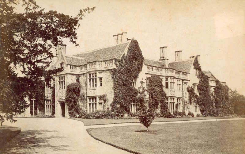 Hannington Hall, Wilts (s/w Foto) von English Photographer