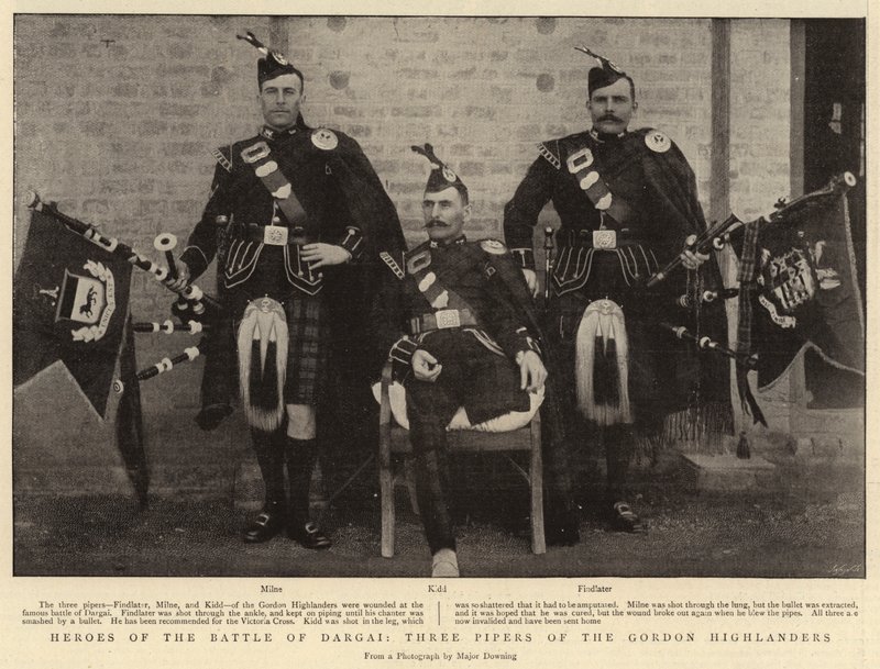 Helden der Schlacht von Dargai, drei Dudelsackspieler der Gordon Highlanders von English Photographer