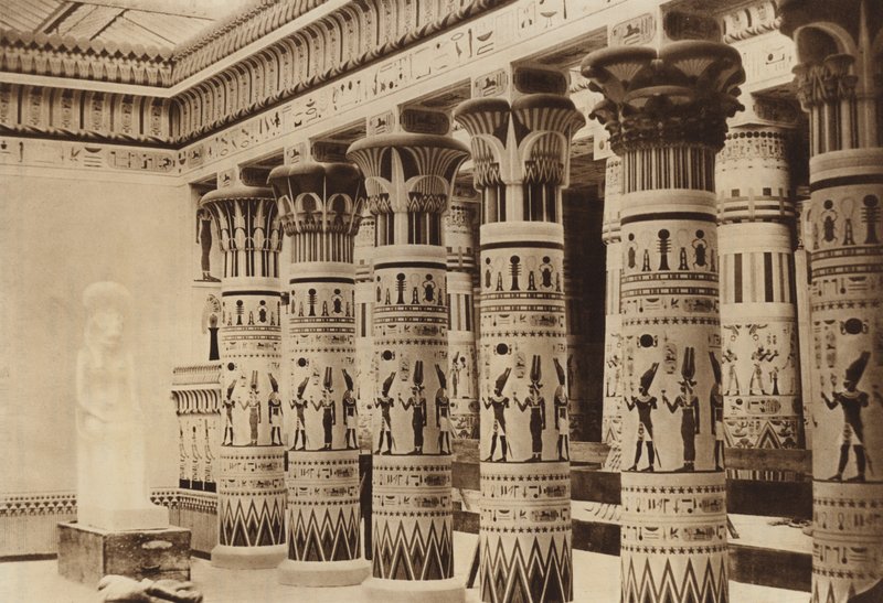 Innenraum des Ägyptischen Museums mit dem Philae-Portikus von English Photographer