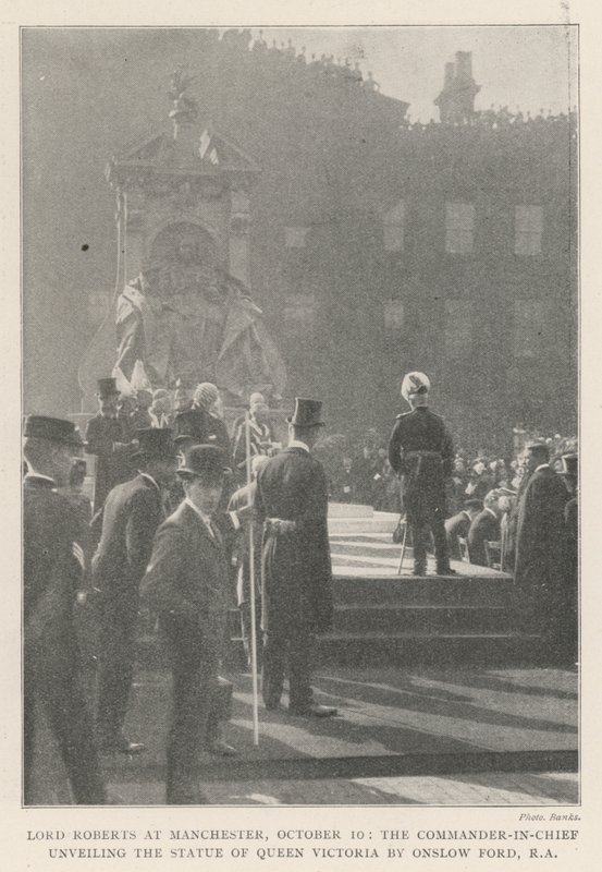Lord Roberts in Manchester, 10. Oktober, der Oberbefehlshaber enthüllt die Statue von Königin Victoria von Onslow Ford, RA von English Photographer