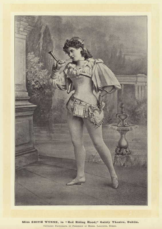 Miss Edith Wynne in Rotkäppchen, Gaiety Theatre, Dublin von English Photographer