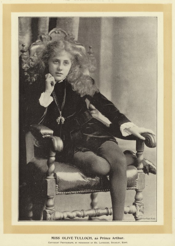 Miss Olive Tulloch als Prinz Arthur von English Photographer