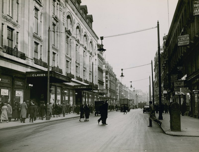 New Oxford Street, London von English Photographer
