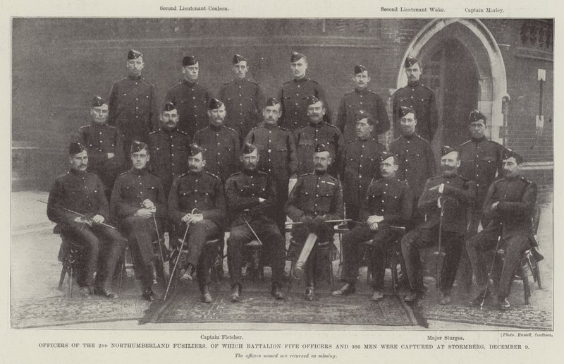 Offiziere der 2. Northumberland Fusiliers, von denen fünf Offiziere und 366 Männer am 9. Dezember in Stormberg gefangen genommen wurden von English Photographer