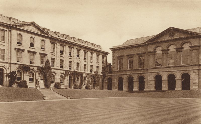 Oxford: Worcester College, Die Bibliothek des 18. Jahrhunderts und die Nordseite des Quadrangles von English Photographer