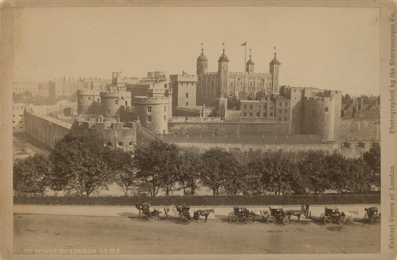 Postkarte mit einem Bild des Tower of London von English Photographer