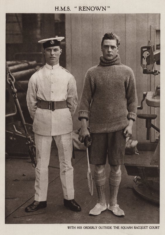 Prinz von Wales mit seinem Ordonnanzoffizier an Bord der HMS Renown (s/w Foto) von English Photographer
