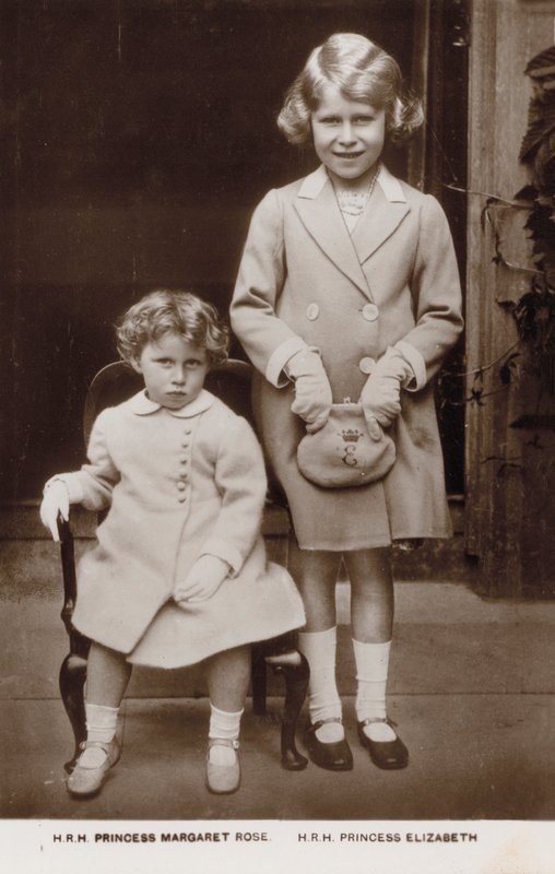 Prinzessin Elizabeth (spätere Königin Elizabeth II.) und Prinzessin Margaret von English Photographer