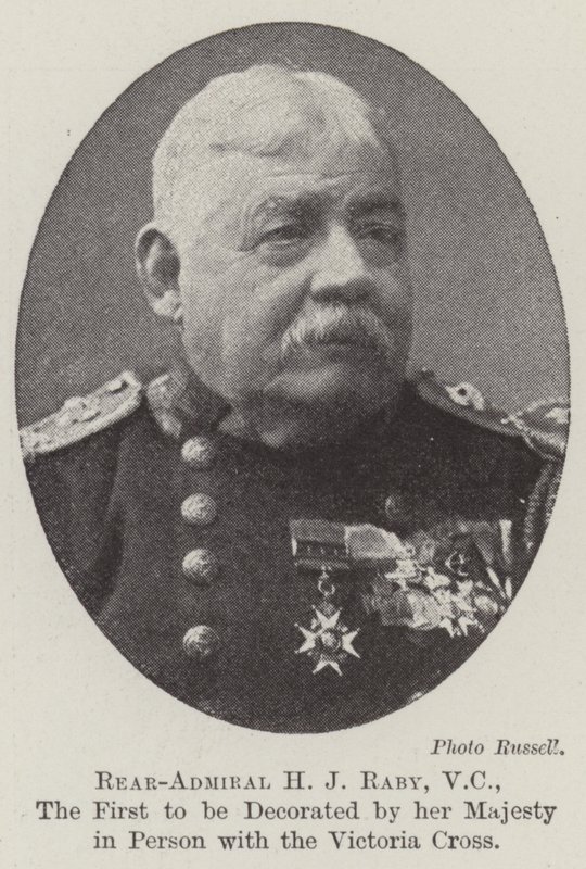 Konteradmiral H. J. Raby, VC, der Erste, der von Ihrer Majestät persönlich mit dem Victoria-Kreuz ausgezeichnet wurde von English Photographer