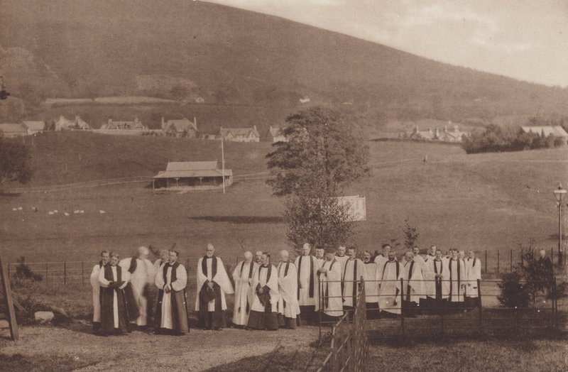 Sedbergh: Prozession von Bischöfen und Klerus von English Photographer