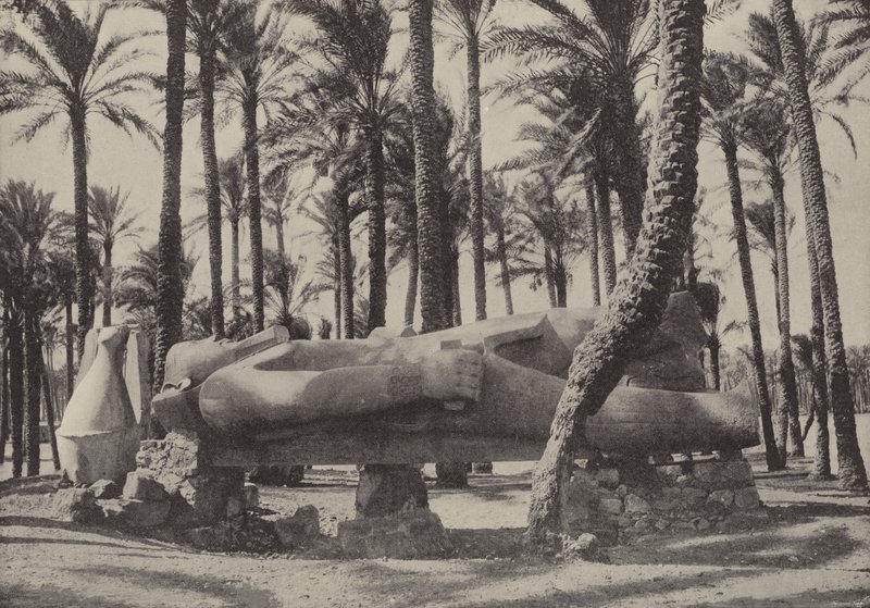 Statue von Ramses II., liegend in der Stadt, von der Jeremia sagte, sie solle ohne Einwohner sein von English Photographer