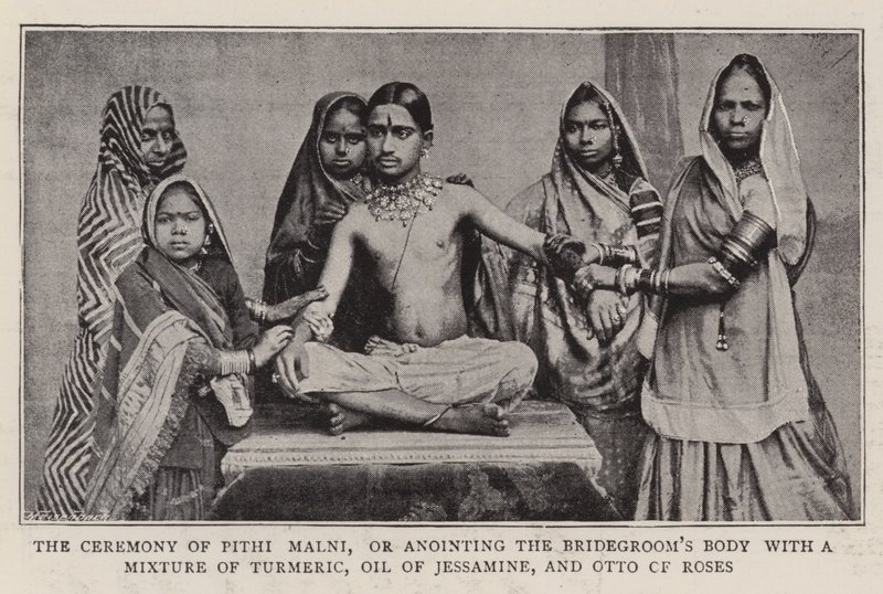 Die Zeremonie von Pithi Malni, oder das Einreiben des Bräutigams mit einer Mischung aus Kurkuma, Jasminöl und Rosenöl von English Photographer
