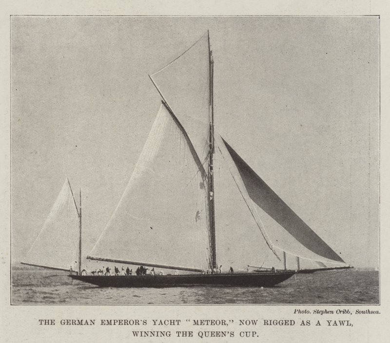Die Yacht des deutschen Kaisers Meteor, jetzt als Yawl geriggt, gewinnt den Queen