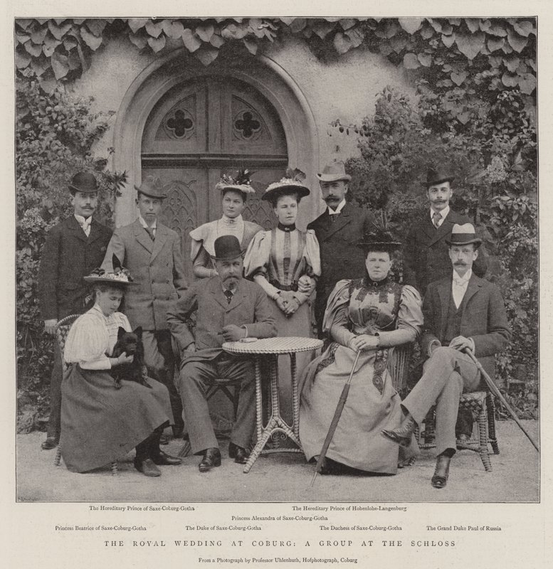 Die königliche Hochzeit in Coburg, eine Gruppe am Schloss von English Photographer